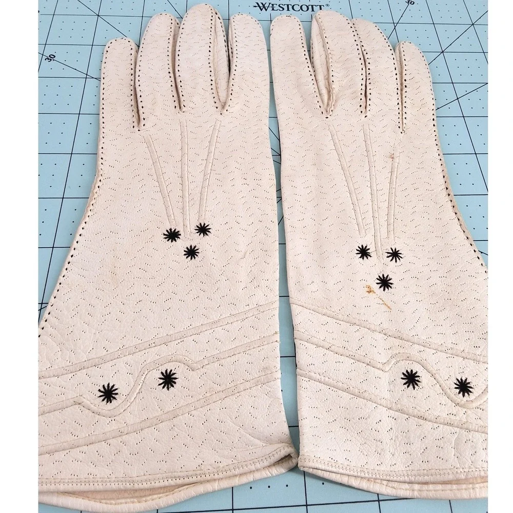 1950s Vintage Cream Leather Gauntlet Gloves Black Starburst Embroidery‎